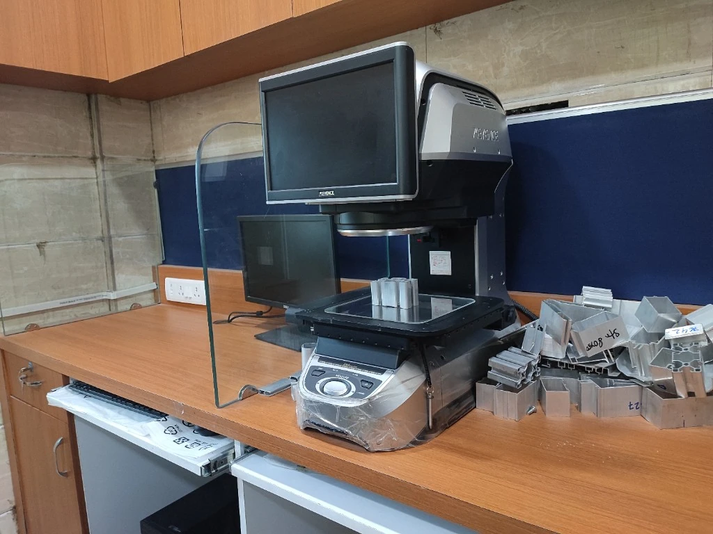 Keyence IM series image dimension measurement system